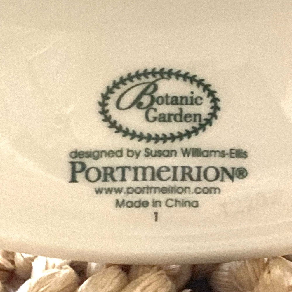 New Gift Boxed Portmeirion Botanic Garden scalloped edge footed bowl. - Picture 6 of 12